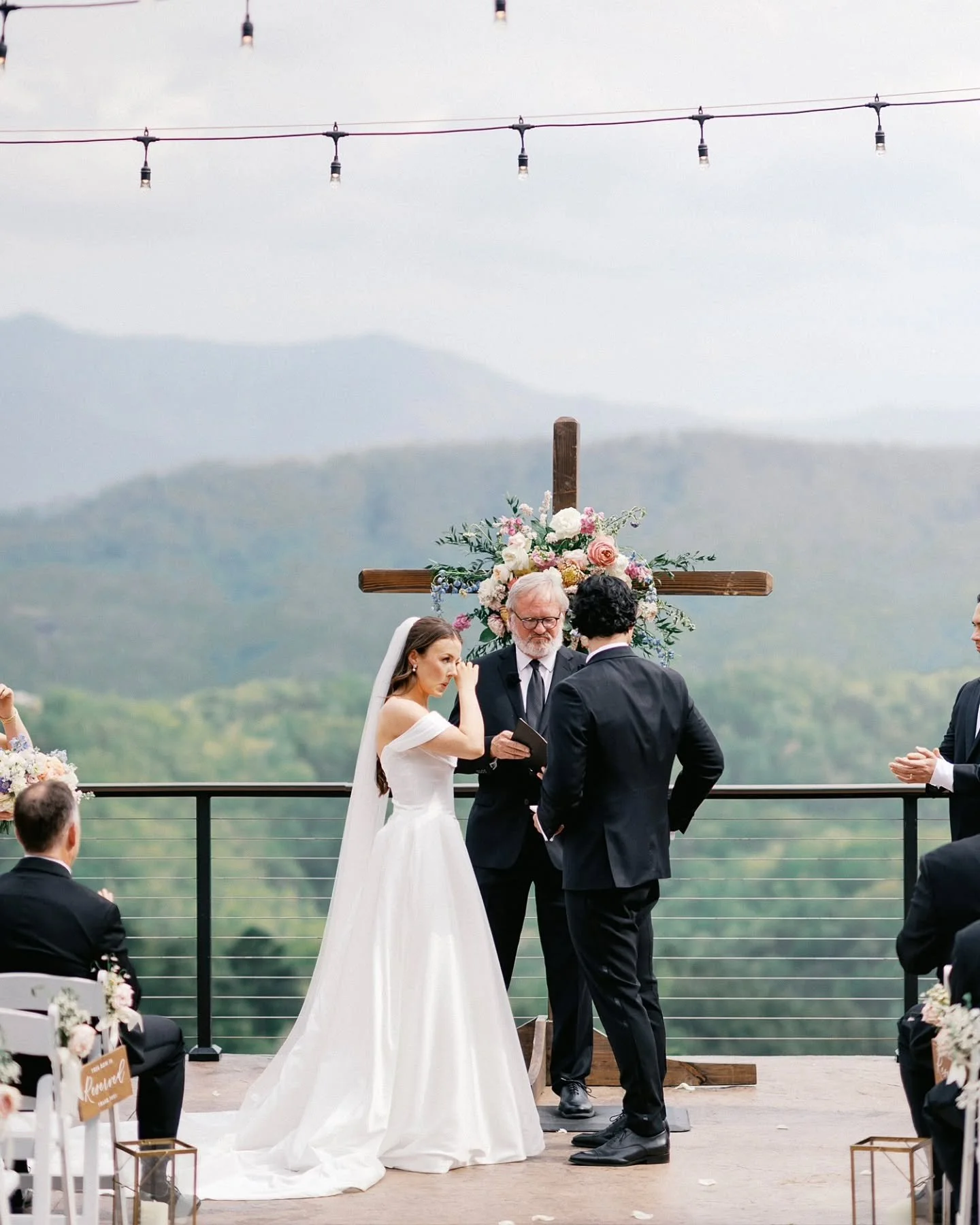 Not a dry eye in sight as Katie and PJ shared their vows, surrounded by the mountains and the people who love them most. A ceremony full of emotion, beauty, and unforgettable moments.

Venue: @the_magnolia_venue 
Coordinator: @elite_event_services 
F