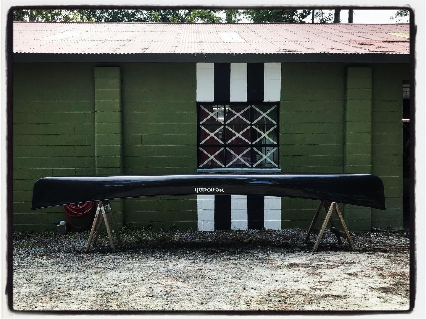 The Champ.
@wenonah_canoe Champlain measuring in at 18ft x3ft and weighing in at 46 lbs. If there was ever one boat that can do it all, this is as close as it comes.