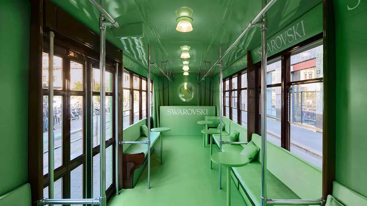 swarovski-tram-interno.jpg