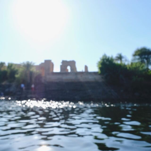 Philae Temple to the Goddesses Isis 𓆸𓁧𓁥𓆃.  A painting based off a photograph that @lara.nickel took from the boat! I love a blurry photo! 𓅋𓅒𓅋.  This sacred temple to the mother goddesses is filled with sorrow as it&rsquo;s the LAST Egyptian te