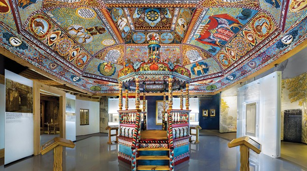 Gwozdziec ceiling and Bimah in The Jewish Town gallery of the museum. Photo by Magda Starowieyska