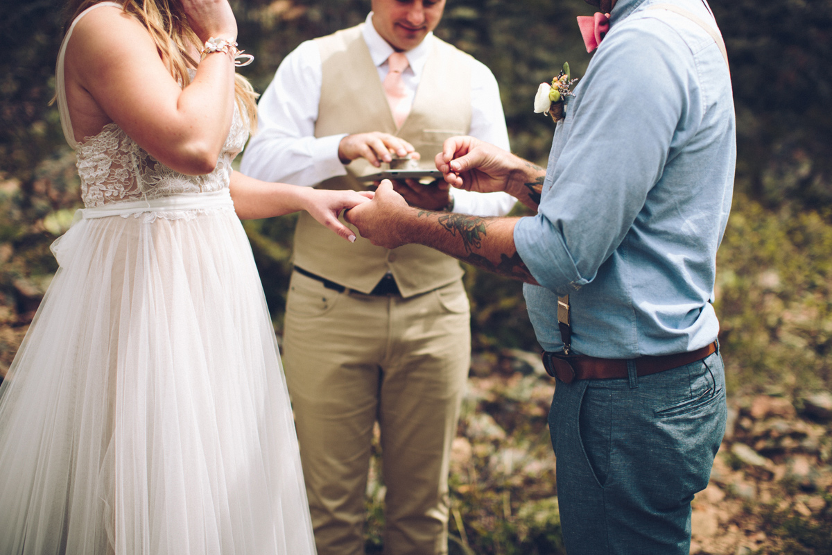 102-elopement--photography--colorado--mountain--vail--snow--intimate--wedding.jpg