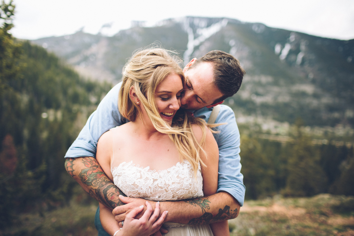 124-elopement--photography--colorado--mountain--vail--snow--intimate--wedding.jpg