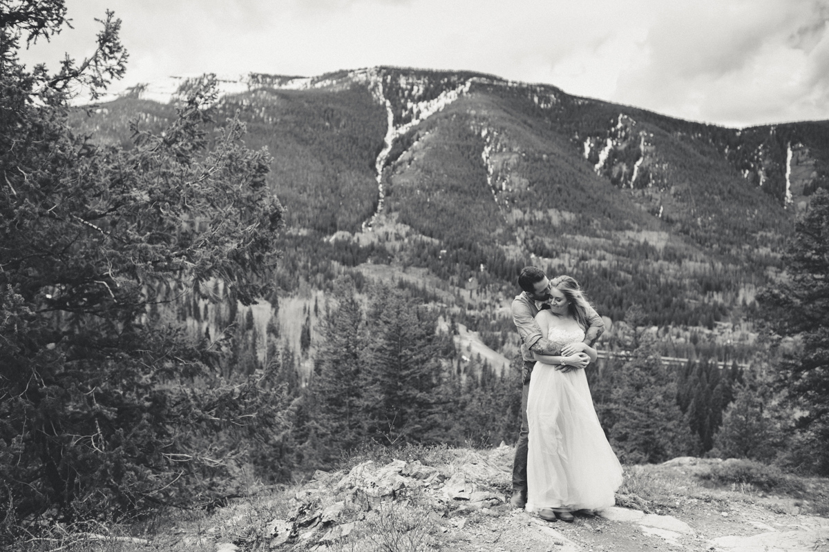 127-elopement--photography--colorado--mountain--vail--snow--intimate--wedding.jpg