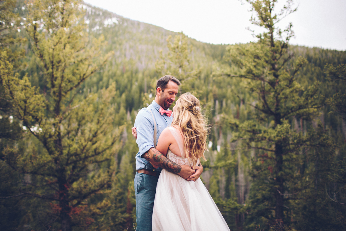 138-elopement--photography--colorado--mountain--vail--snow--intimate--wedding.jpg