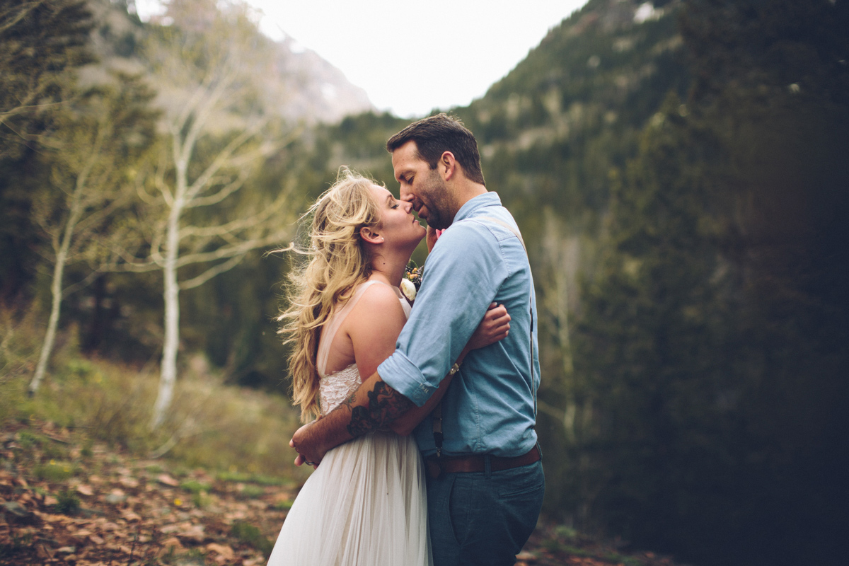 147-elopement--photography--colorado--mountain--vail--snow--intimate--wedding.jpg