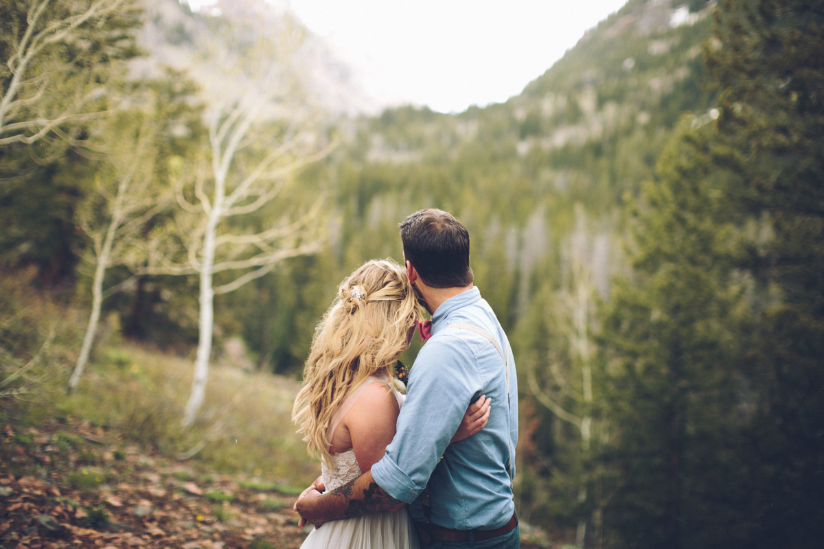 148-elopement--photography--colorado--mountain--vail--snow--intimate--wedding.jpg