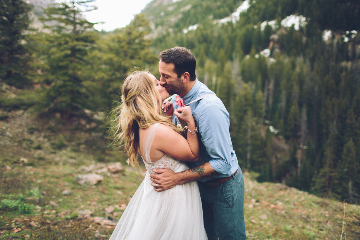 161-elopement--photography--colorado--mountain--vail--snow--intimate--wedding.jpg