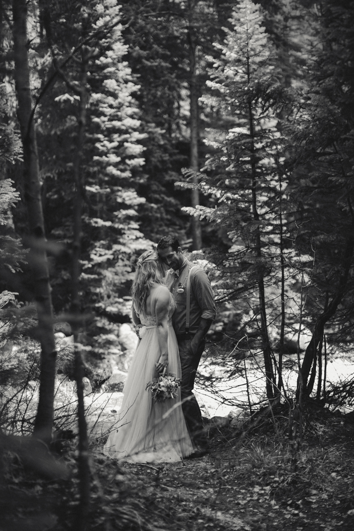 186-elopement--photography--colorado--mountain--vail--snow--intimate--wedding.jpg