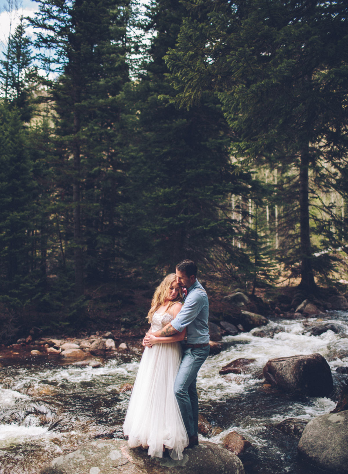 189-elopement--photography--colorado--mountain--vail--snow--intimate--wedding.jpg