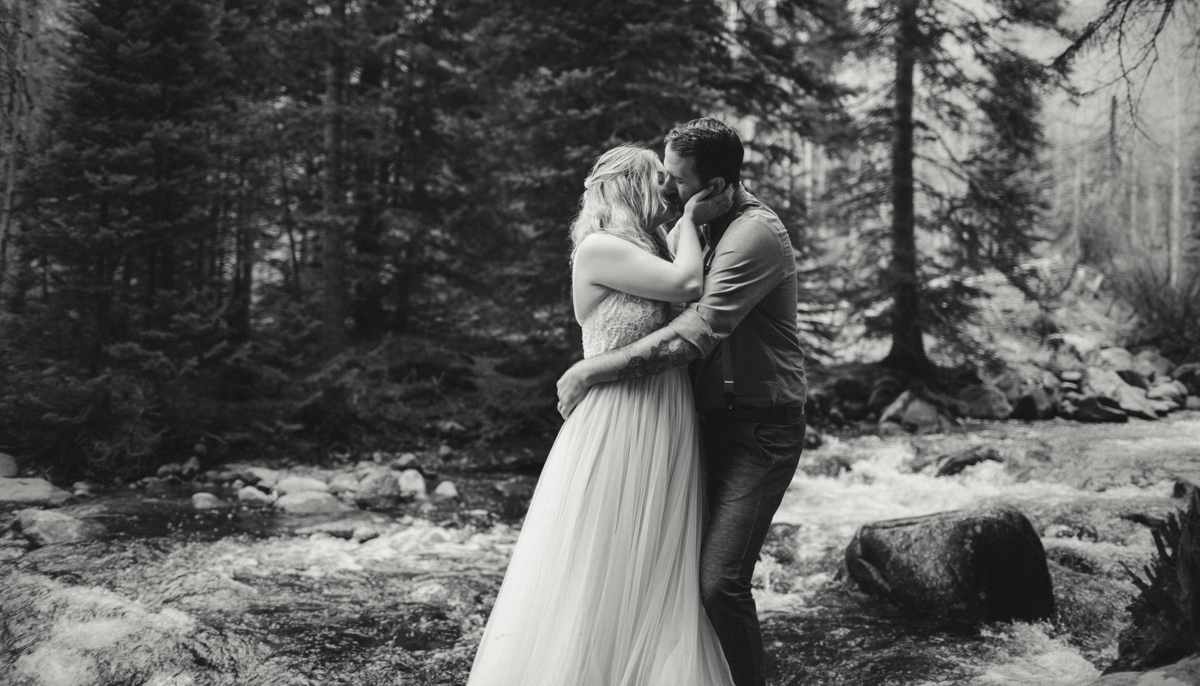 190-elopement--photography--colorado--mountain--vail--snow--intimate--wedding.jpg
