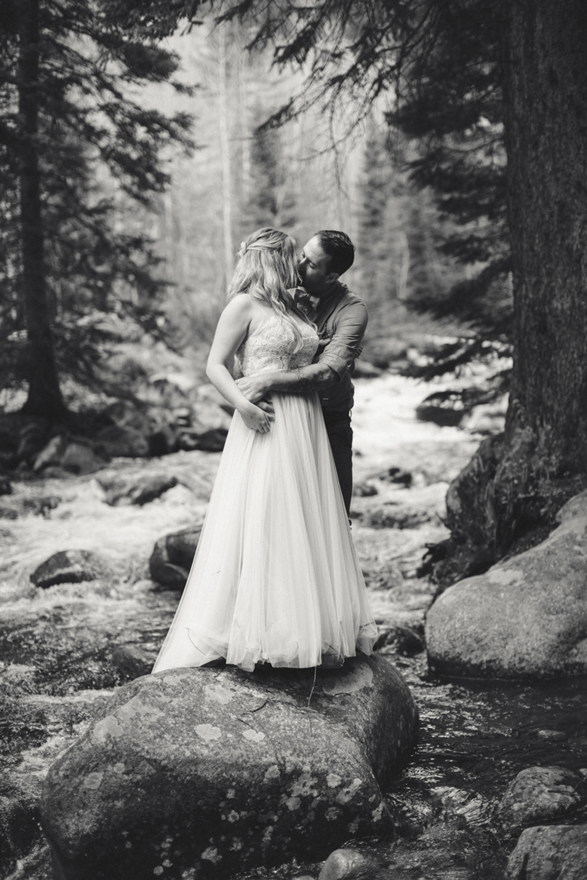 195-elopement--photography--colorado--mountain--vail--snow--intimate--wedding.jpg