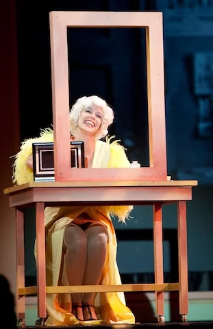 SINGIN' IN THE RAIN - Theatre Under The Stars