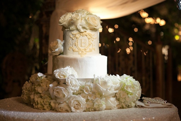 Monique Feil Photographer Elizabeth Anne Designs:&nbsp;LUSH + INTIMATE HAWAIIAN DESTINATION WEDDING