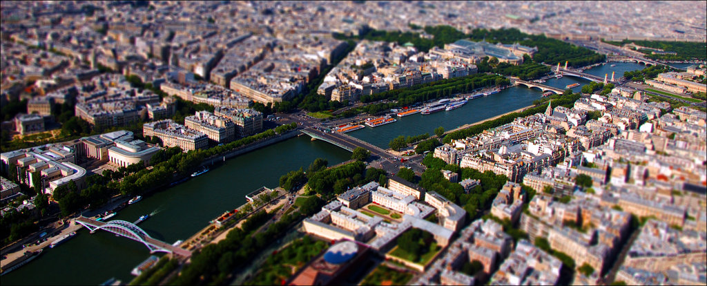 Paris_tiltshift_by_Relderson.jpg