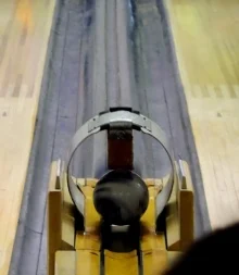 普通のボールがフレームの大きさと考えると小ささが分かります