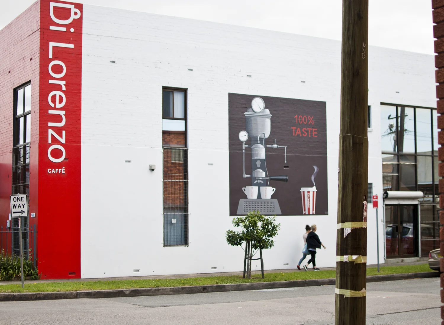 Mural: Di Lorenzo Coffee Merchants, Sydney 2015 This mural was commissioned by coffee wholesalers Di Lorenzo Coffee Merchants. It features prominently on the exterior facade of their HQ, buried deep in the industrial heart of Marrickville. This classic yet contemporarywork, in a style reminiscent of mid-twentieth century commercial illustration, captures the spirit of the business and makes the most of the otherwise plain painted brickwork to promote the excellent product that lies waiting within...