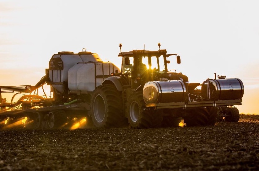 Fendt 1050 with 360s on our front 3 point bracket.