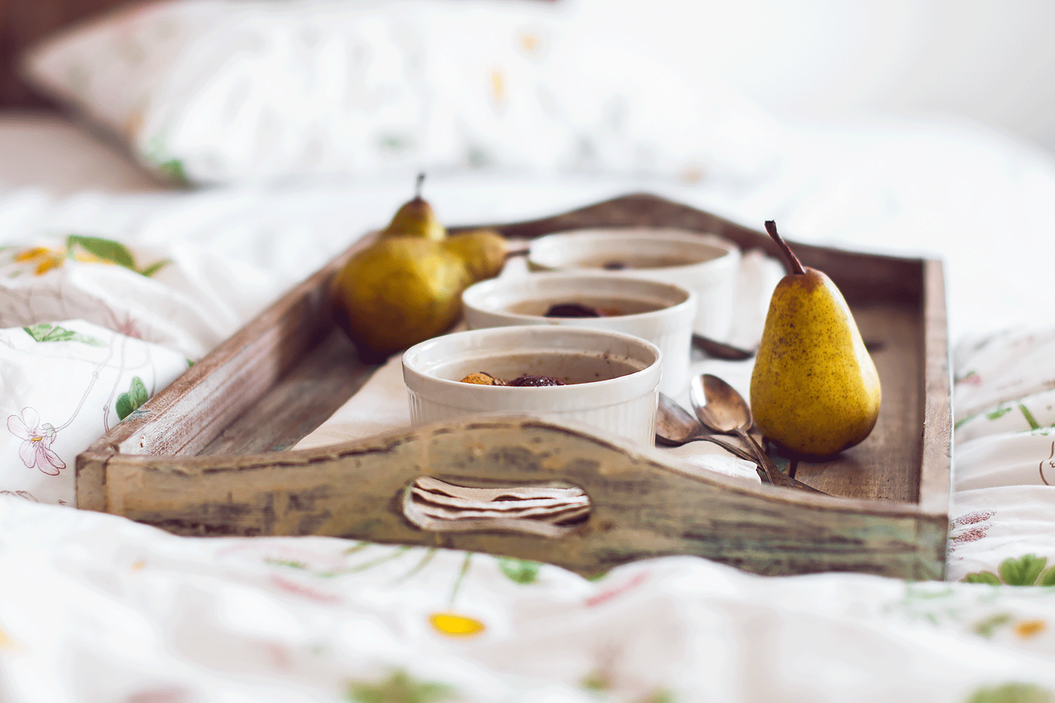 Baked Pears with Oatmeal and Cinnamon