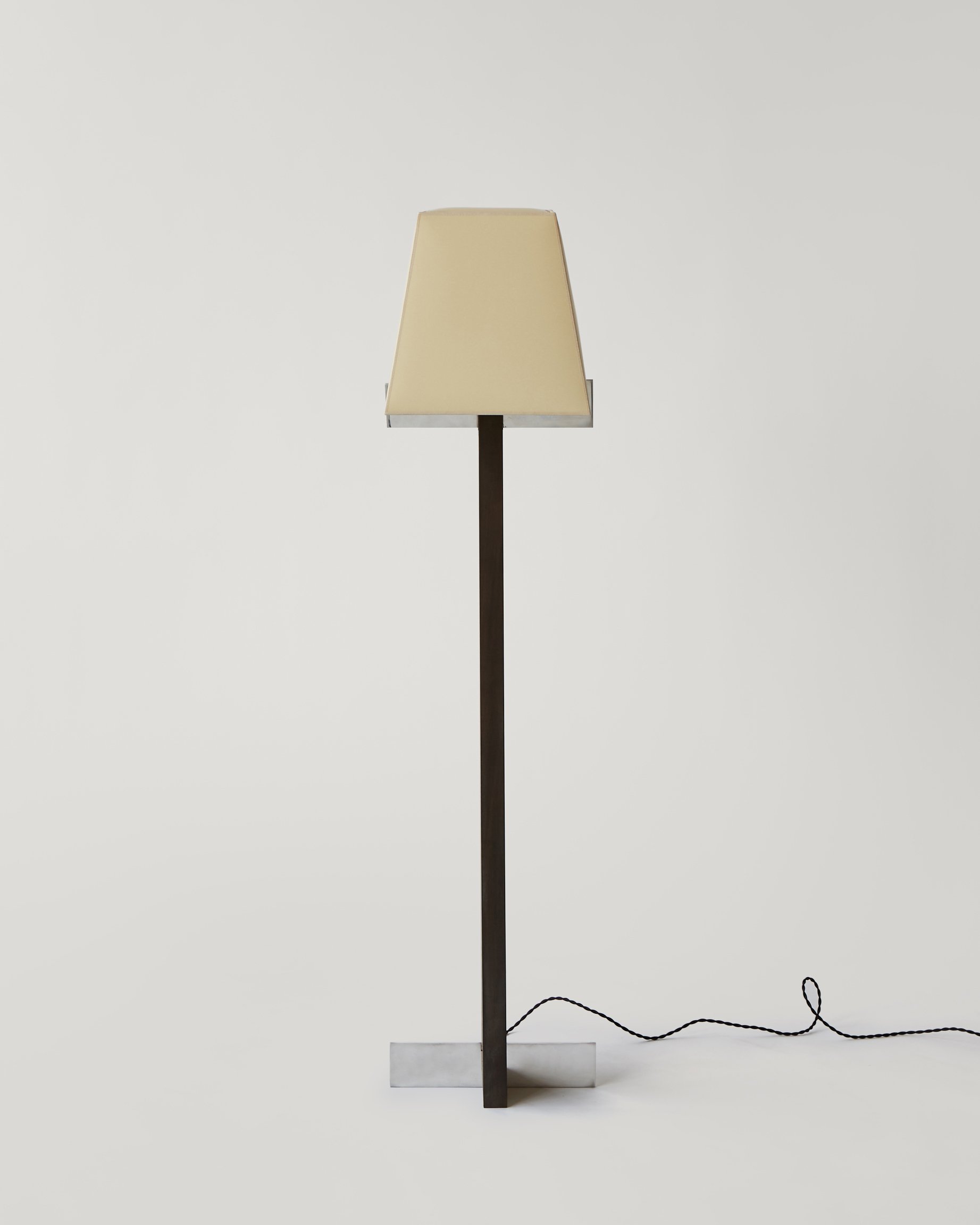 web_floor_lamp_silo_side.jpg