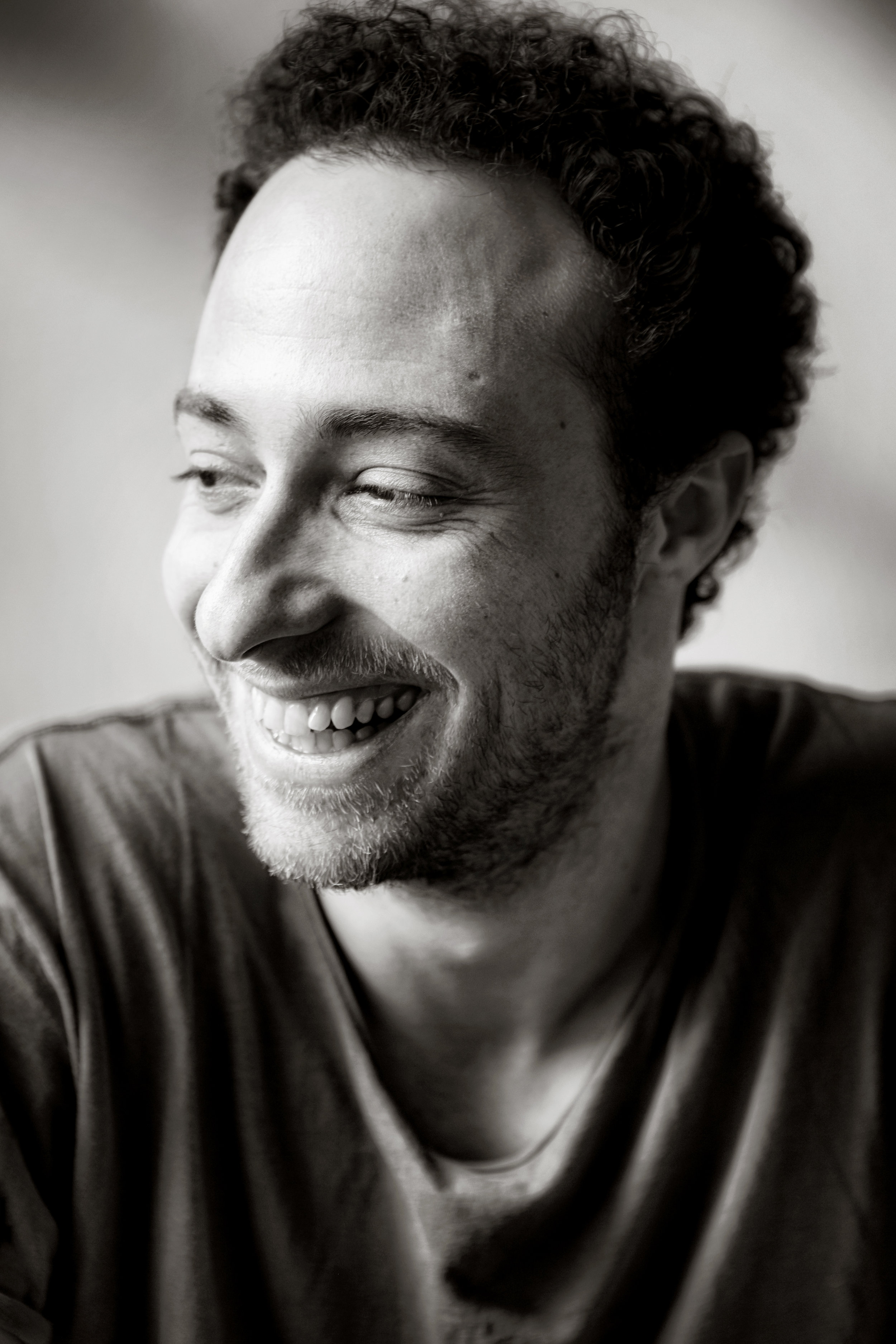 Gilberto met de kenmerkende lach. ‘Mijn clowntjeskant. Zo kan ik anderen op afstand houden.’