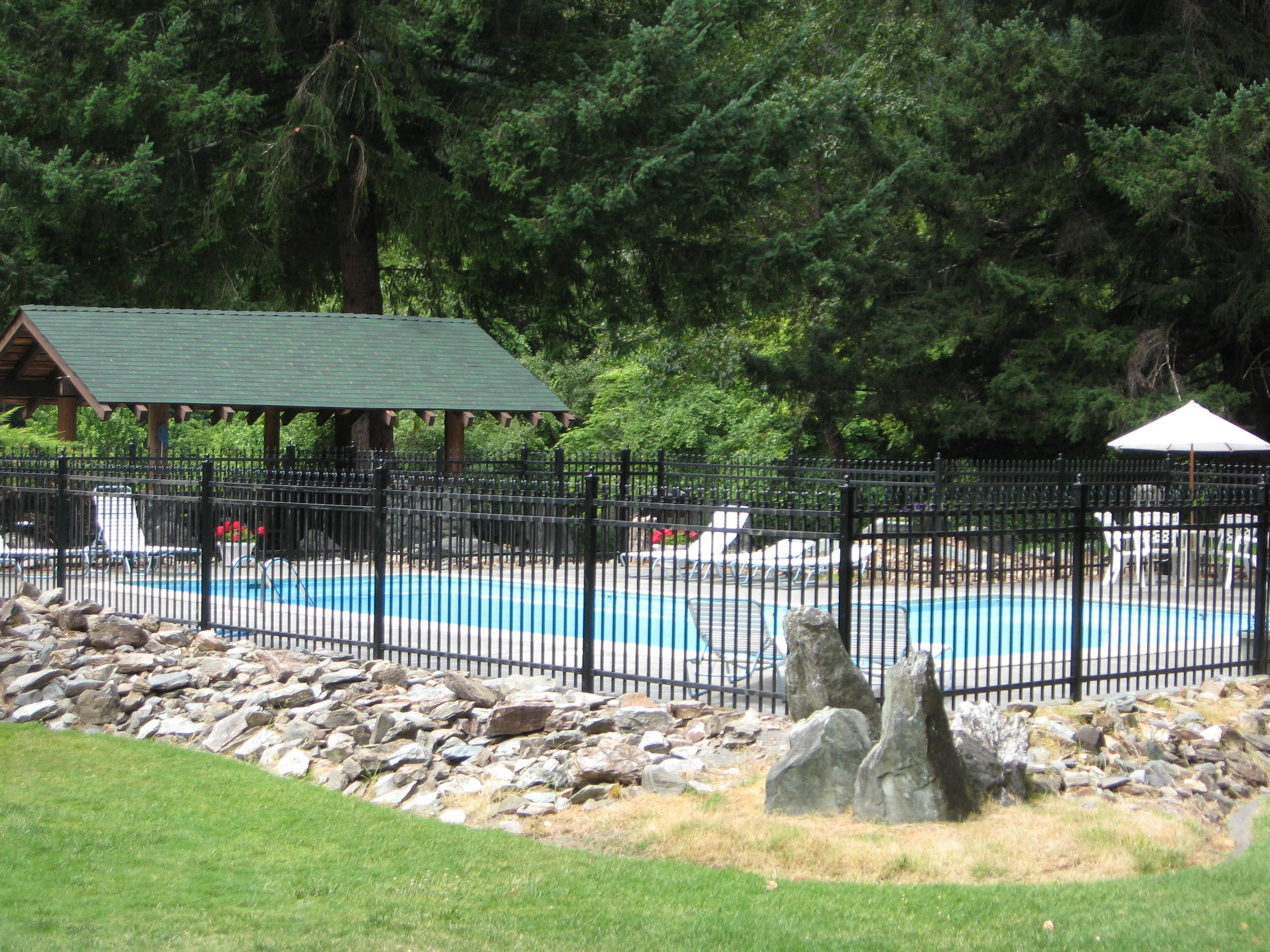 Pool House and Barbacue Area.JPG