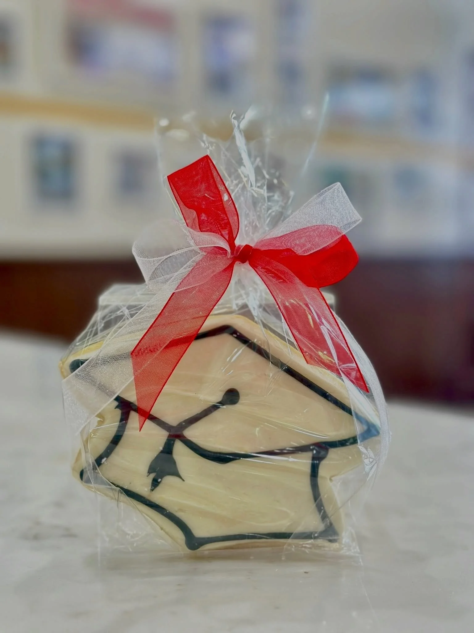 Graduation season is upon us! Let us help you put together the perfect gift for a graduate or favors for your graduation party. 🎓