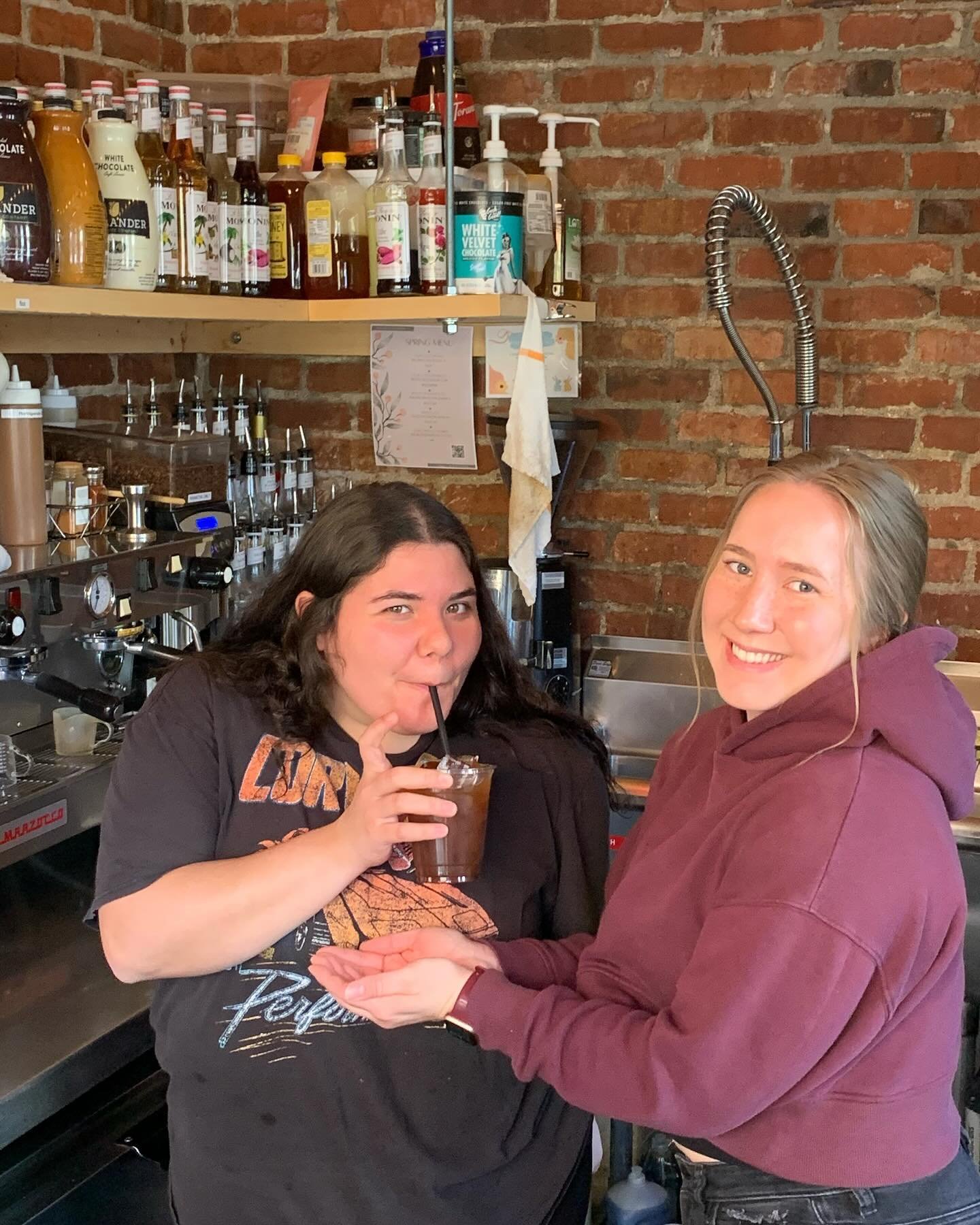 Alex and Alyssa are brewing up a storm today at Hotwire, drop by before 5pm for your caffeine fix! 🕔⚡️➕☕️

#hotwire #seattlecoffee #specialsofthemonth #hotwirecoffee #westseattle #coffeeholic #caffeine #igcoffee #icedcoffee #coffeedaily #coffee #cof