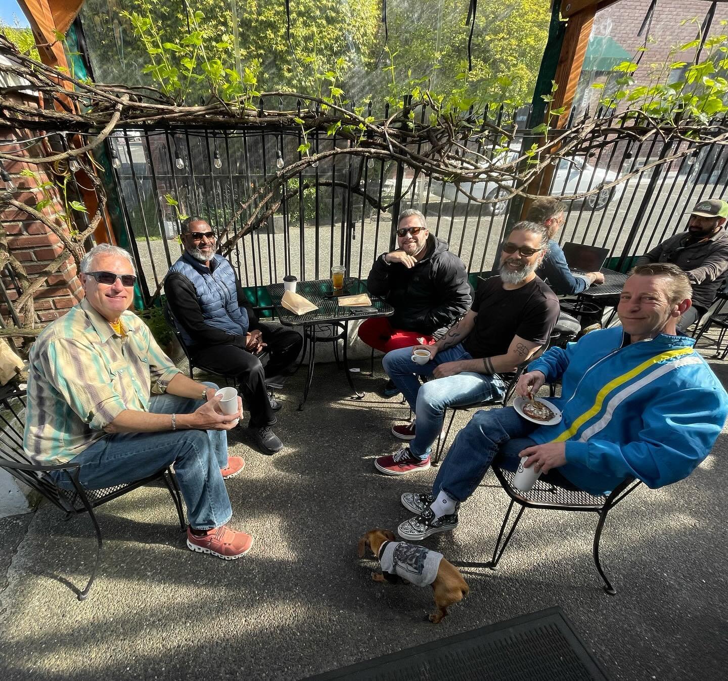 We call this meeting of the Hotwire Dude Crew to order! If these patio walls could talk&hellip;➕☕️

#hotwire #seattlecoffee #specialsofthemonth #hotwirecoffee #westseattle #coffeeholic #caffeine #igcoffee #icedcoffee #coffeedaily #coffee #coffeetime 
