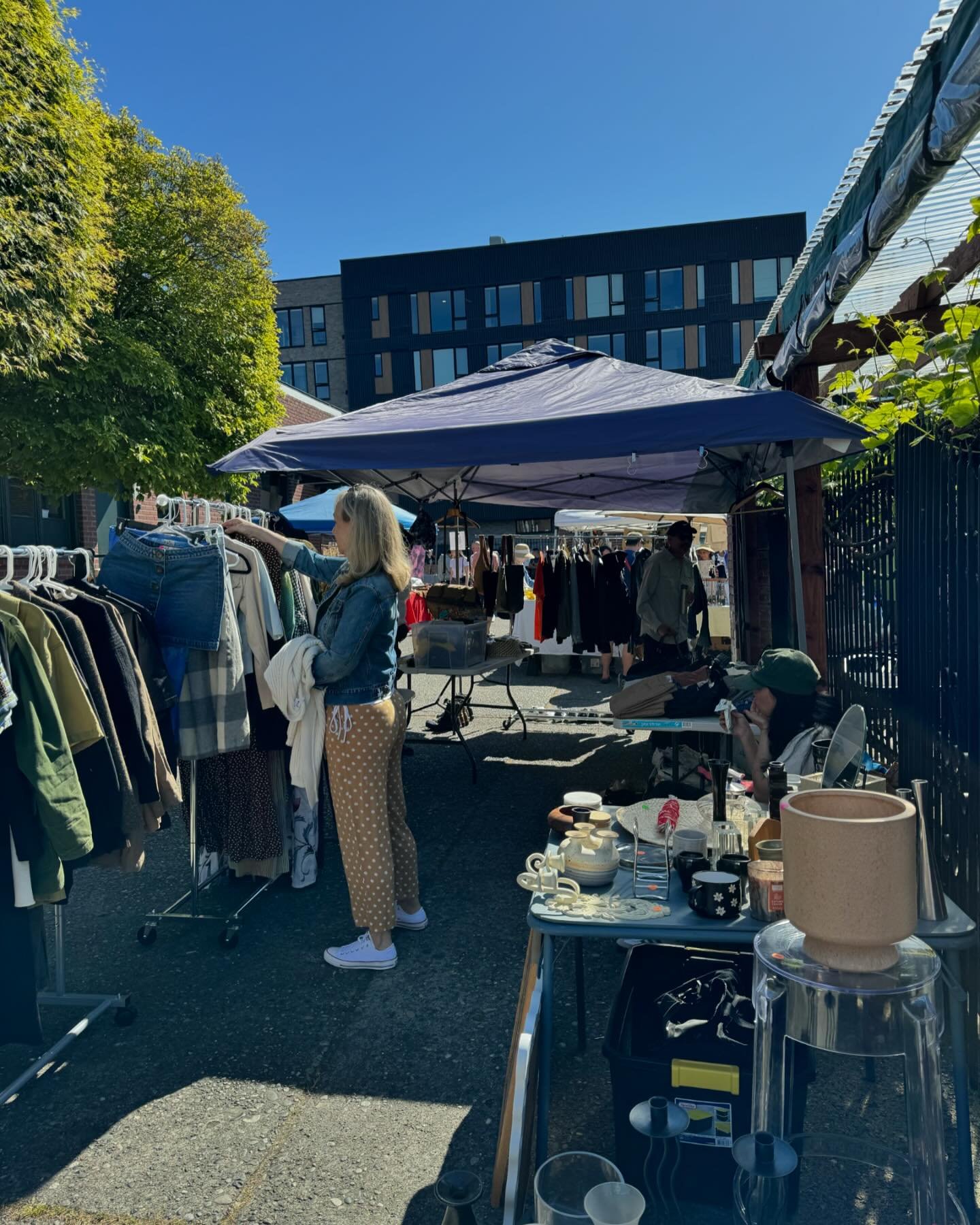 It&rsquo;s @westseattleblog&rsquo;s West Seattle Community Garage Sale Day! Hotwire is hosting lots of booths with lots of fun goodies&mdash;drop by to scoop up some deals and iced coffee! Happy Garage Sale Day!➕☕️

#hotwire #seattlecoffee #specialso
