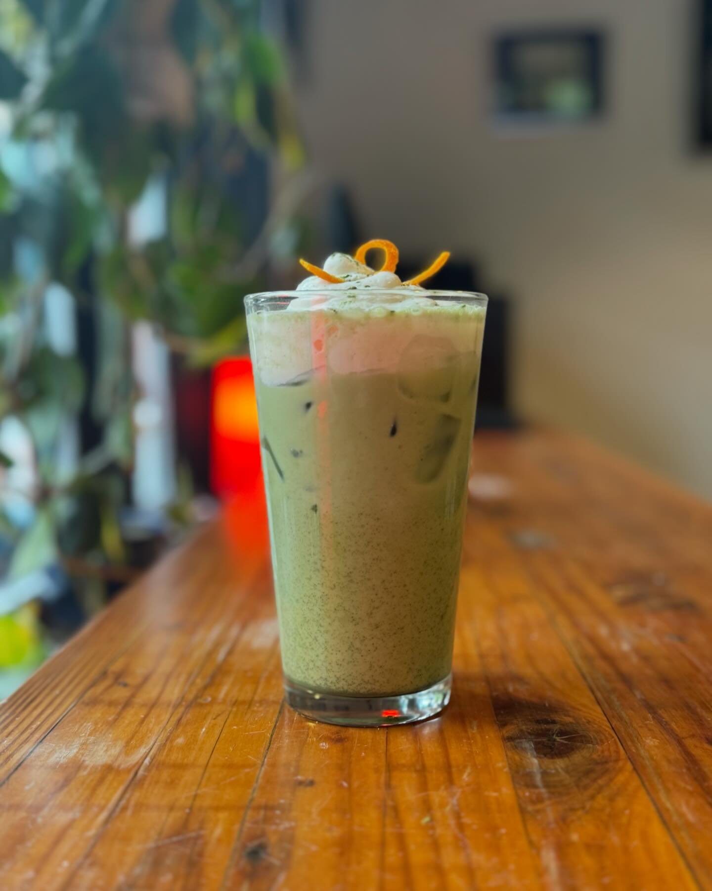 Summer Sun Specials Spotlight: Mad Matcha 100% organic matcha with orange peel and French madeleine syrup. Add some matcha to your Monday morning. ☀️➕☕️

#hotwire #seattlecoffee #specialsofthemonth #hotwirecoffee #westseattle #coffeeholic #caffeine #