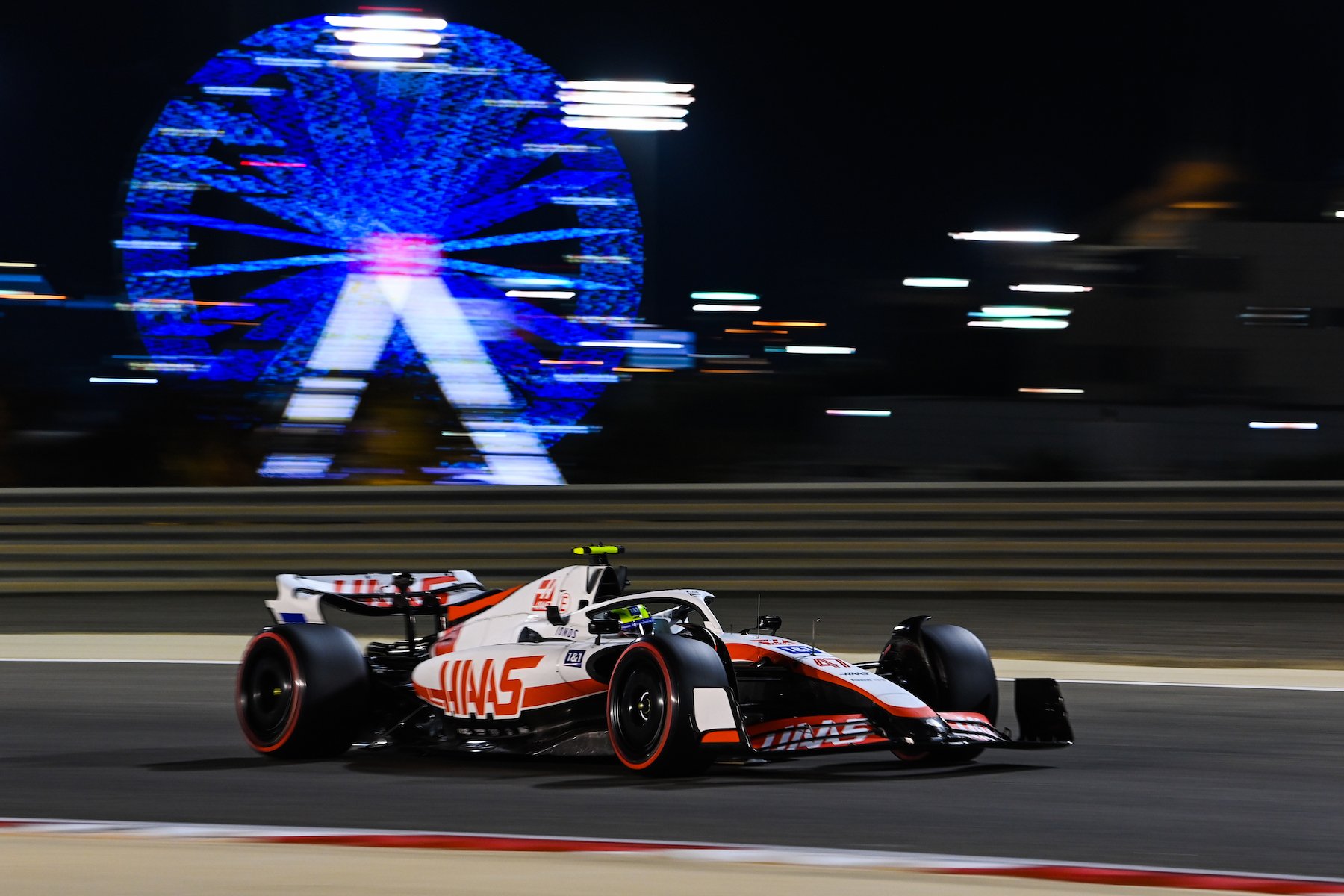 Ф 1 бахрейн 2024. Haas f1 2022. 2022 Ф1 Haas. Мотор Феррари в ф1 2022. Болиды ф1 2022.