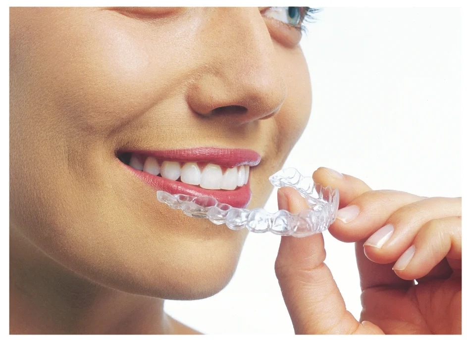 PD00006-00 rev 1 Photo, Adult Holding Aligner.jpg