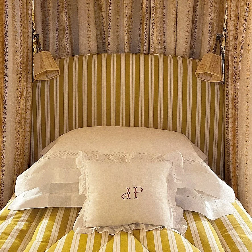 Remembering the bedroom we made for @tissusdhelenelondon at the very first WOW!house in 2022.  I loved that little room and it was so much fun (and a lot of work) to put together.  I&rsquo;m off to give a talk during the events 4th year today and goo