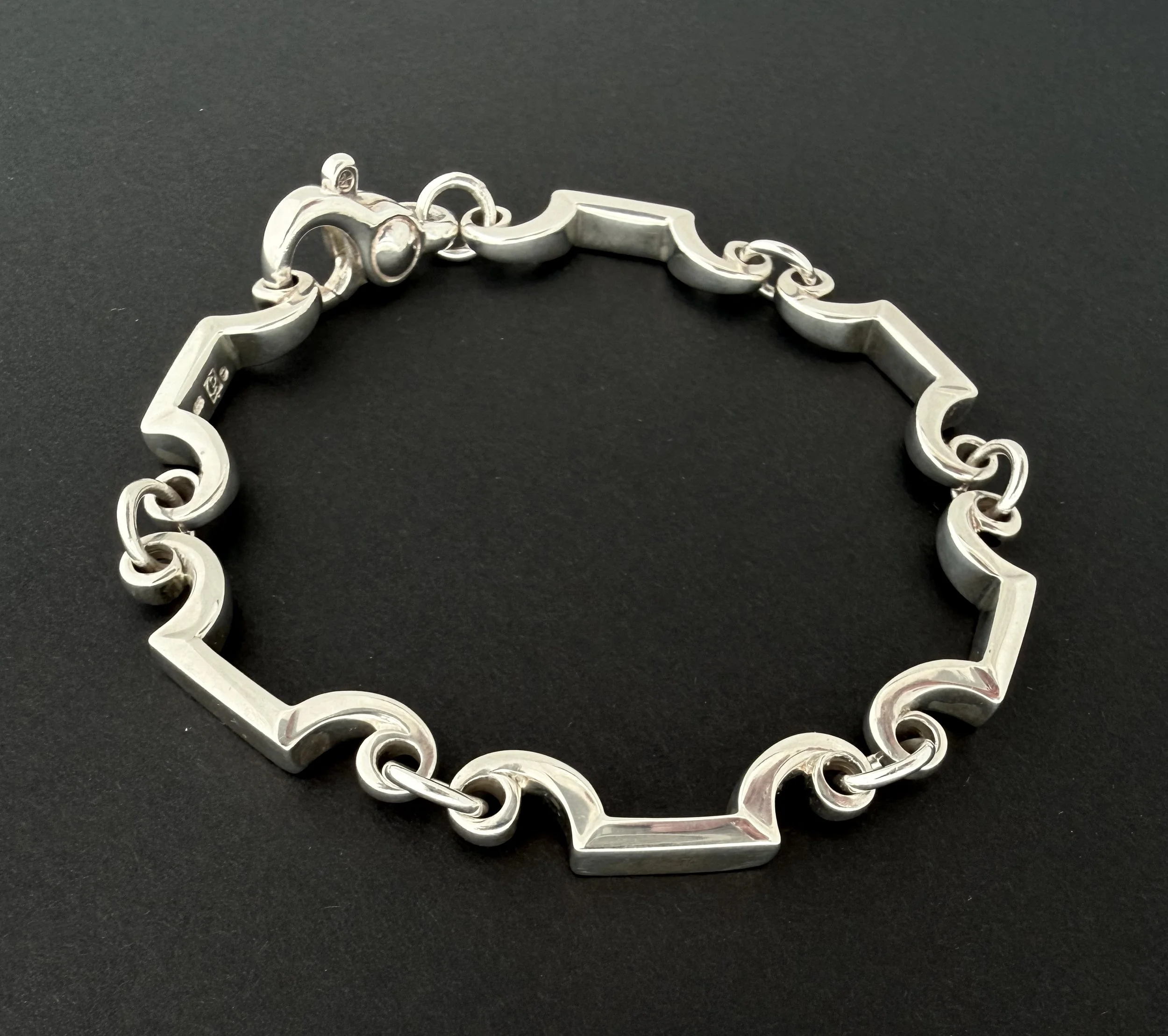 ARCHITECTURAL LINKS. SCROLL LINK BRACELET © CYNTHIA RYAN.jpeg