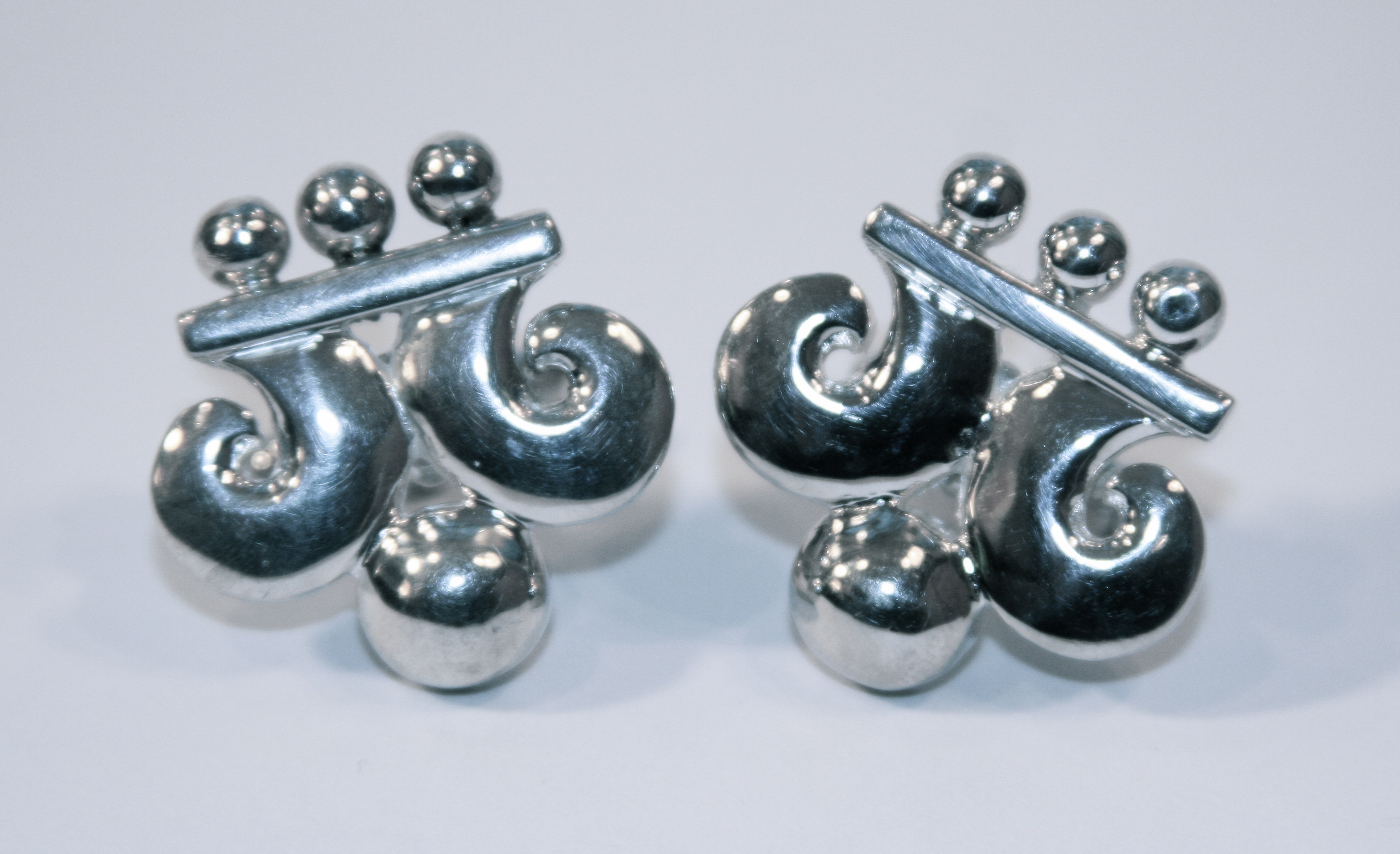 $790・ SCROLL + BEAD CUFFLINKS