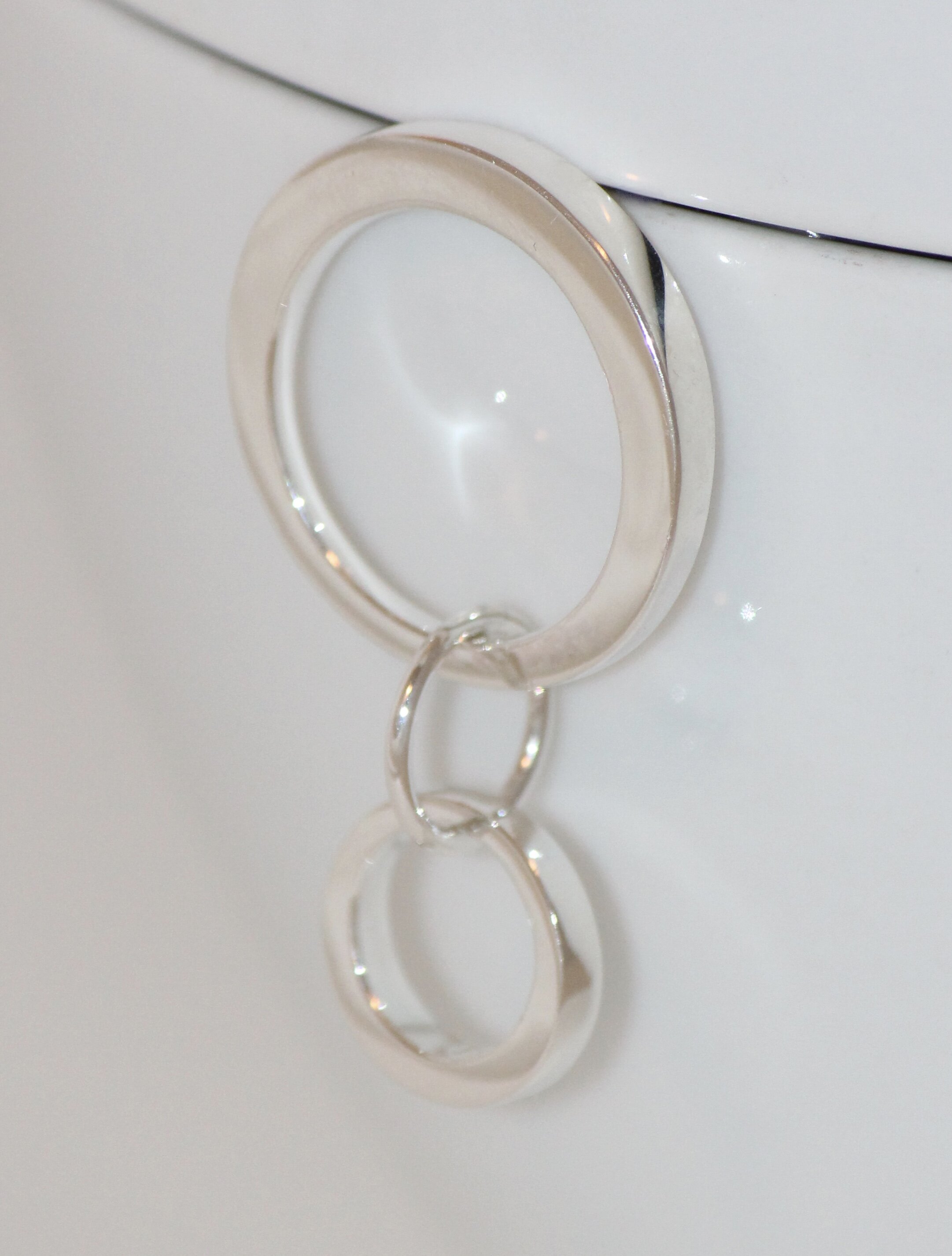 IN STOCK・$540 PAIR, $275 SINGLE ・ DANGLE CIRCLE EARRING