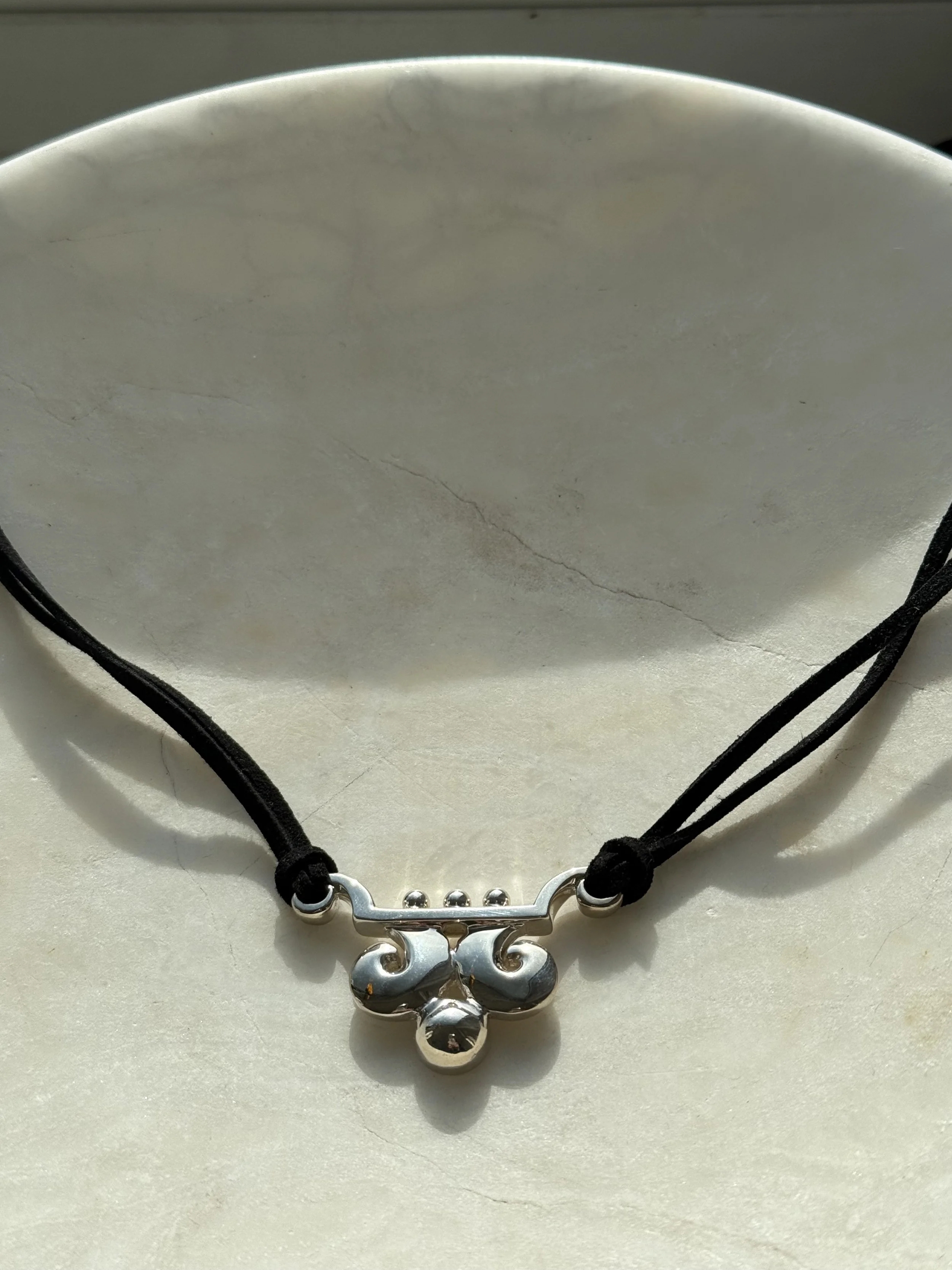 SCROLL CHOKER + PENDANT