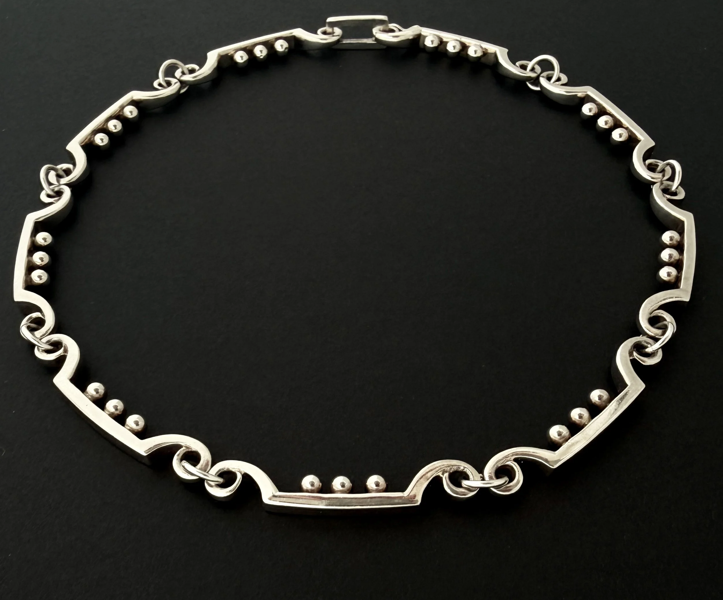 ARCHITECTURAL LINKS. 3X SCROLL LINK COLLAR © CYNTHIA RYAN.jpeg