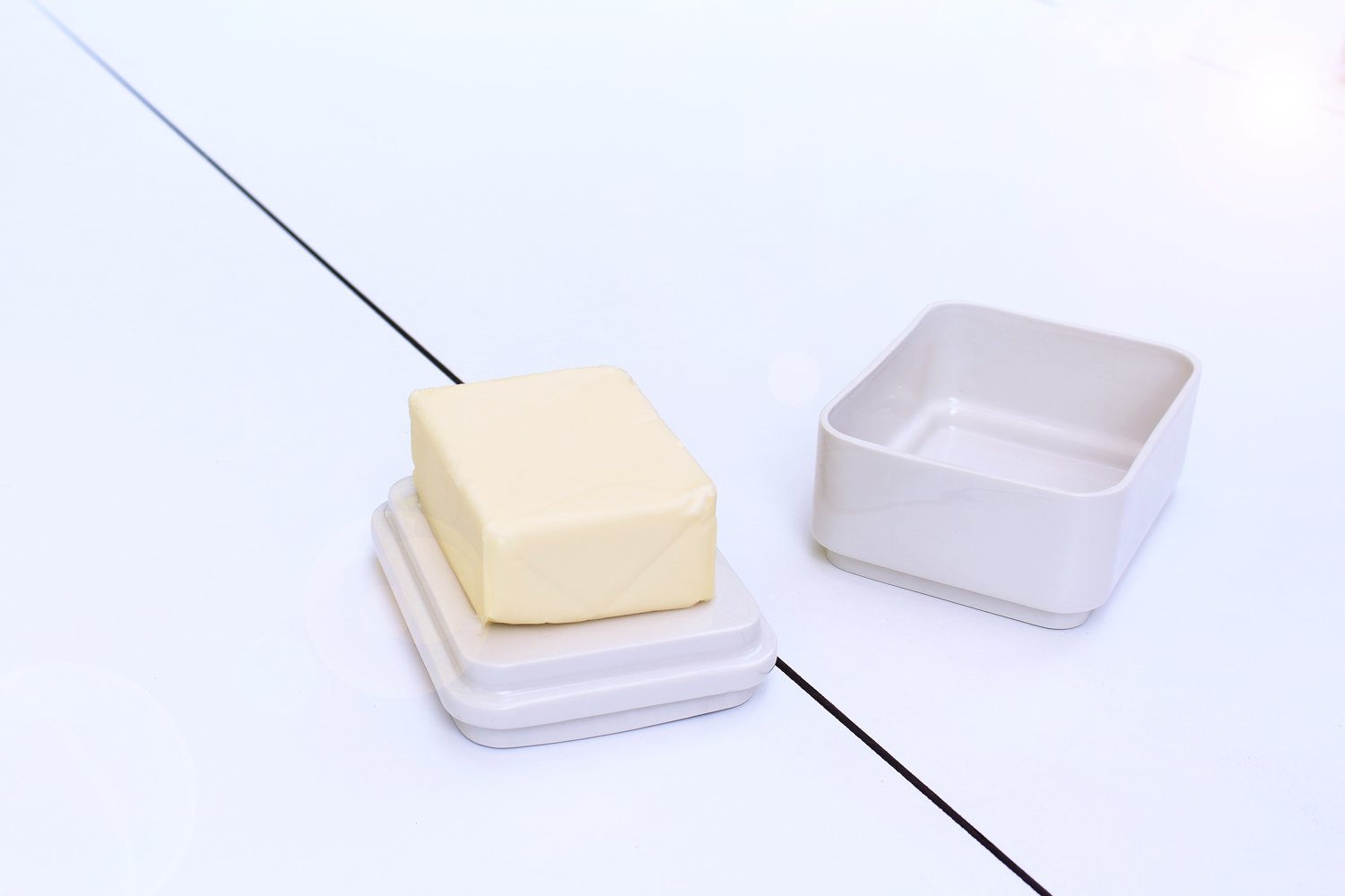 PORZELLAN_BUTTERDOSE_HANDGEMACHT_WEISS_0404_WEB.jpg
