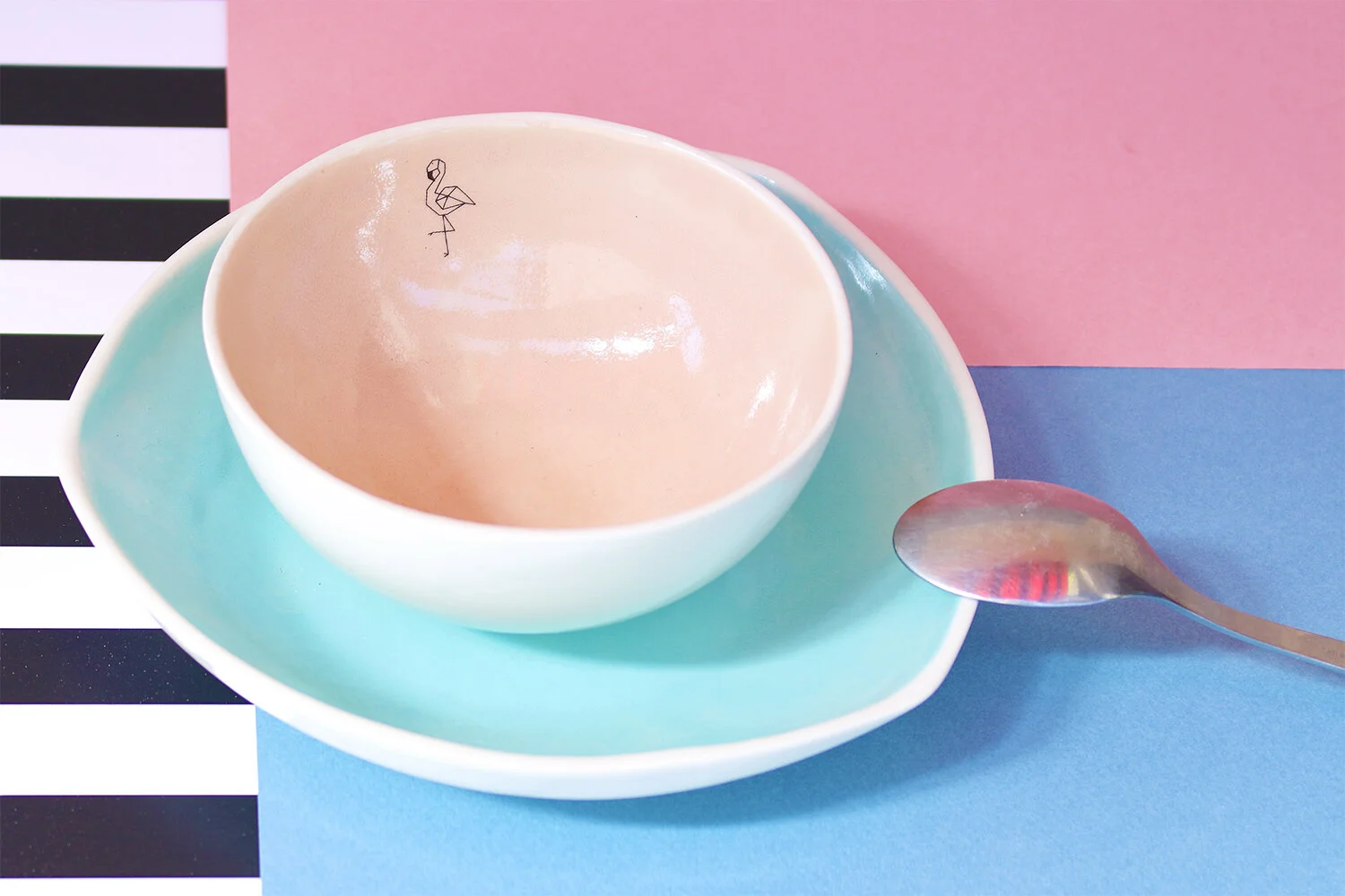 HANDGEMACHTE WIENER TEETASSE AUS PORZELLAN
