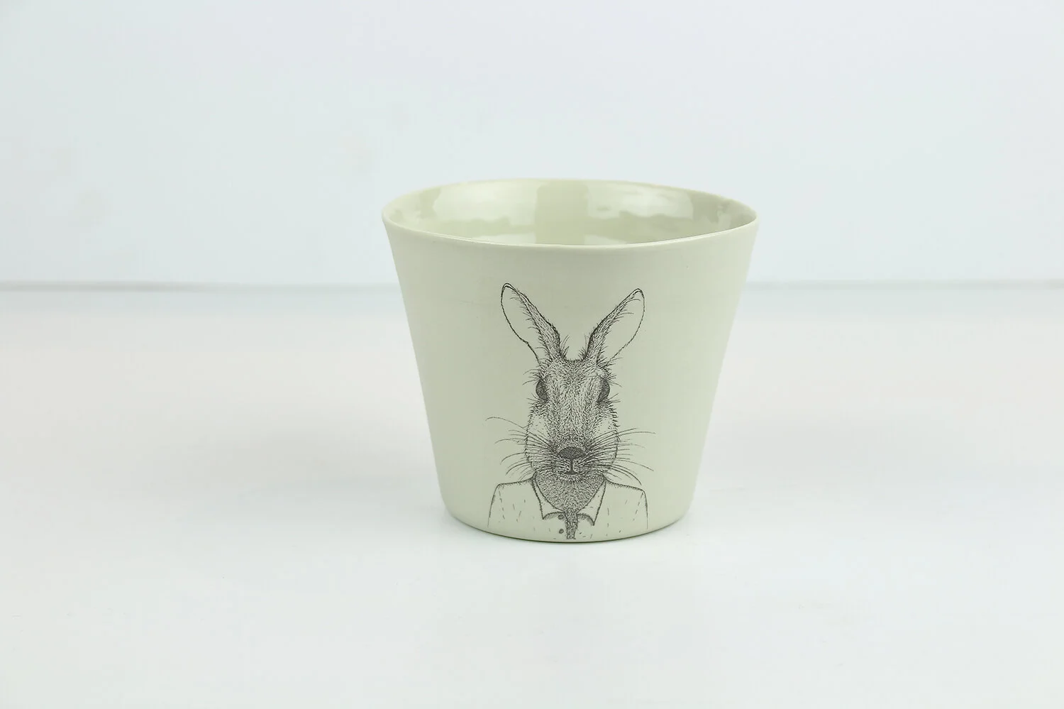 TEE-TASSE-KEGEL-MAXIMUS-HASE-GUSTAV-GRUEN.JPG