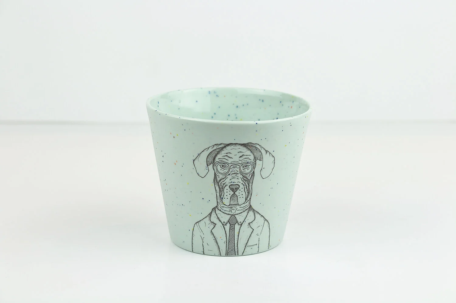 TEE-TASSE-KEGEL-MAXIMUS-HUND-HEKTOR-HELLBLAU-GESPRENKELT.JPG