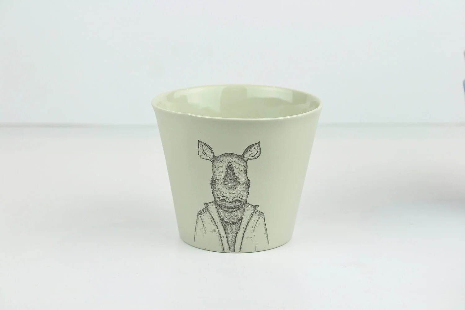 TEE-TASSE-KEGEL-MAXIMUS-NASHORN-FRED-GRÜN.JPG
