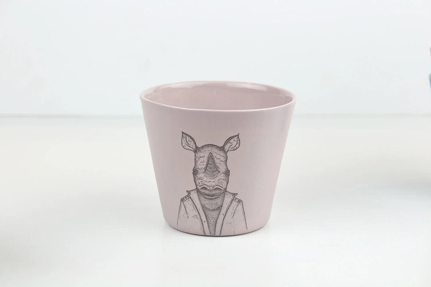 TEE-TASSE-KEGEL-MAXIMUS-NASHORN-FRED-LILA.JPG