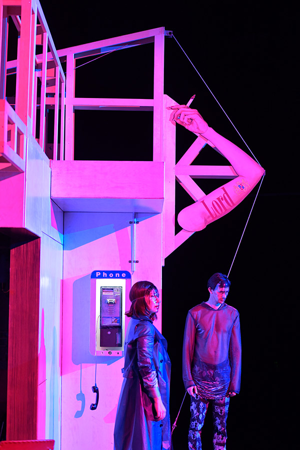 Residenztheater München,
"Begehren" von Josep Maria Benet i Jornet, Deutsch von Fritz Rudolf Fries,
Premiere: 26.1.2019,
Regie: Mirjam Loibl, Bühne: Thilo Ullrich, Kostüme: Anna Maria Schories, Licht: Uwe Grünewald, Musik: Constantin John, Dramaturgie: Carolina Heberling,
mit:
Arthur Klemt (Der Ehemann),
Hanna Scheibe (Sie),
Philip Dechamps (Der Mann),
Barbara Romaner (Die Frau),
Copyright (C) Thomas Aurin
Gleditschstr. 45, D-10781 Berlin
Tel.:+49 (0)30 2175 6205 Mobil.:+49 (0)170 2933679
Veröffentlichung nur gegen Honorar zzgl. 7% MWSt. und Belegexemplar
Steuer Nr.: 11/18/213/52812, UID Nr.: DE 170 902 977
Commerzbank, BLZ: 810 80 000, Konto-Nr.: 316 030 000
SWIFT-BIC: DRES DE FF 810, IBAN: DE07 81080000 0316030000