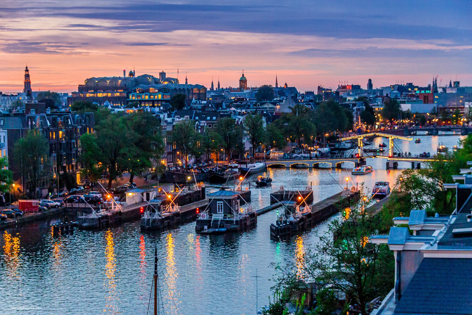 237 - SUNSET ABOVE AMSTERDAM