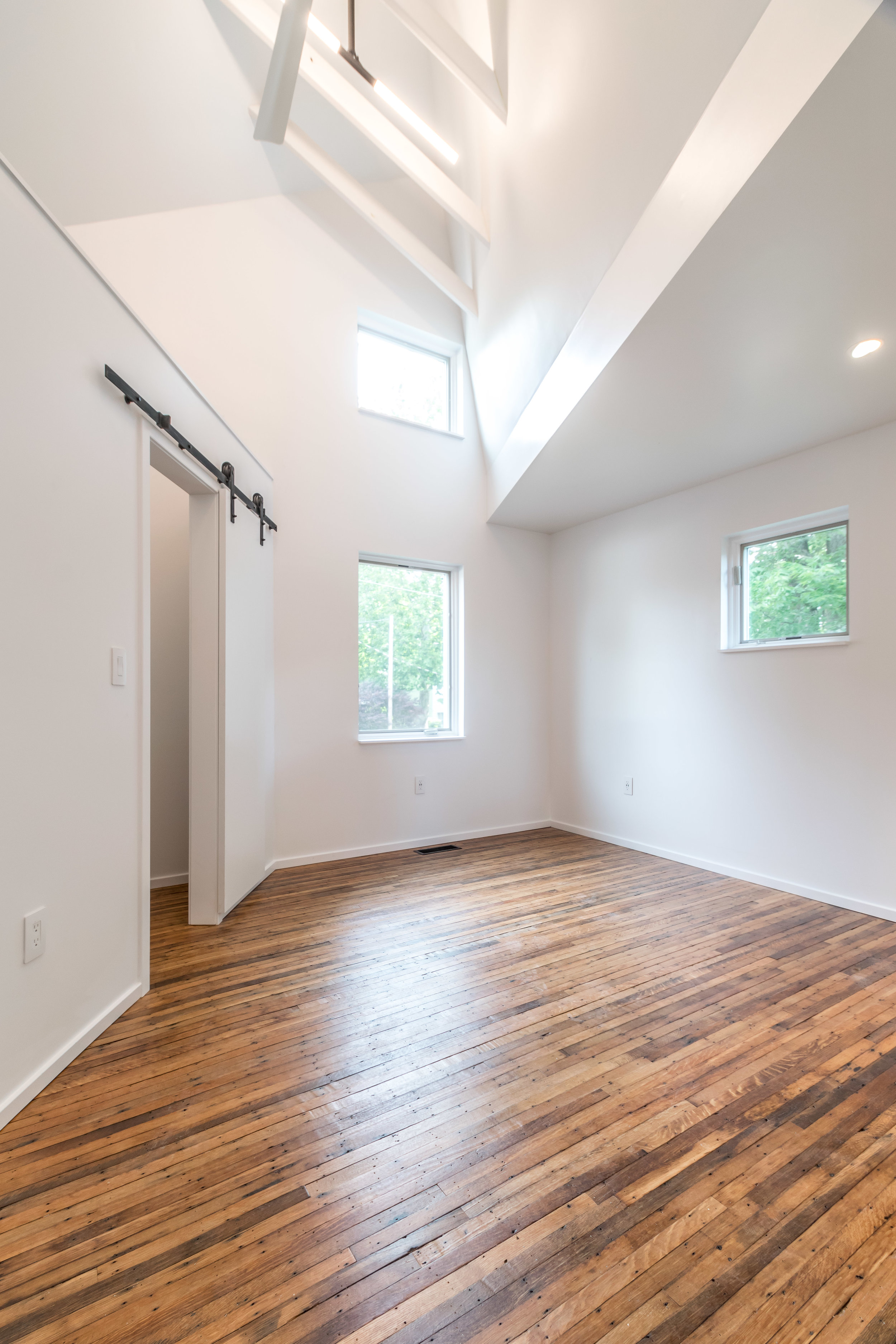 1332 N Park Ave-5.jpg