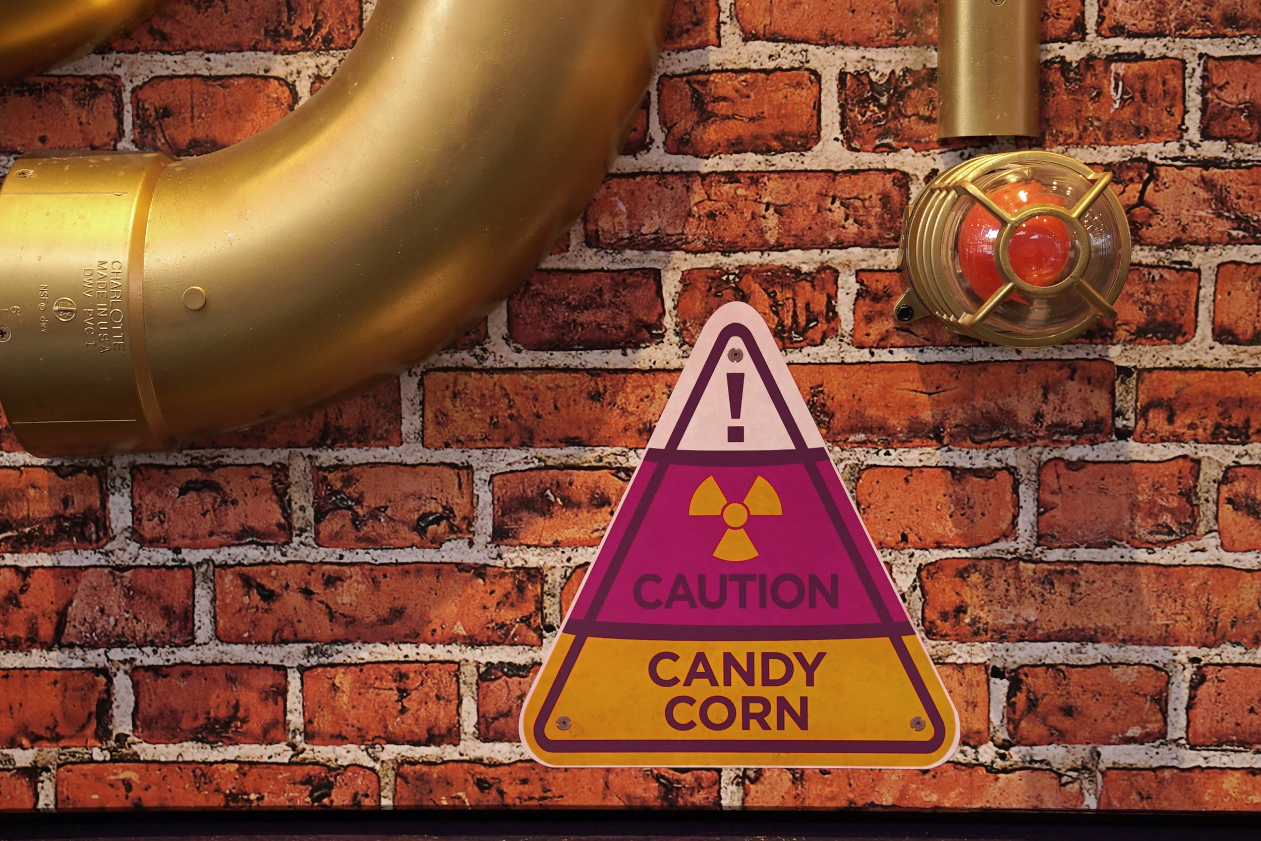Playful Wonka-warnings keep all unruly theatergoers in-line.