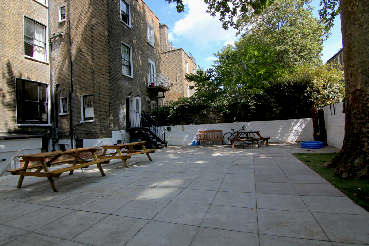 hostel-garden-3.jpg